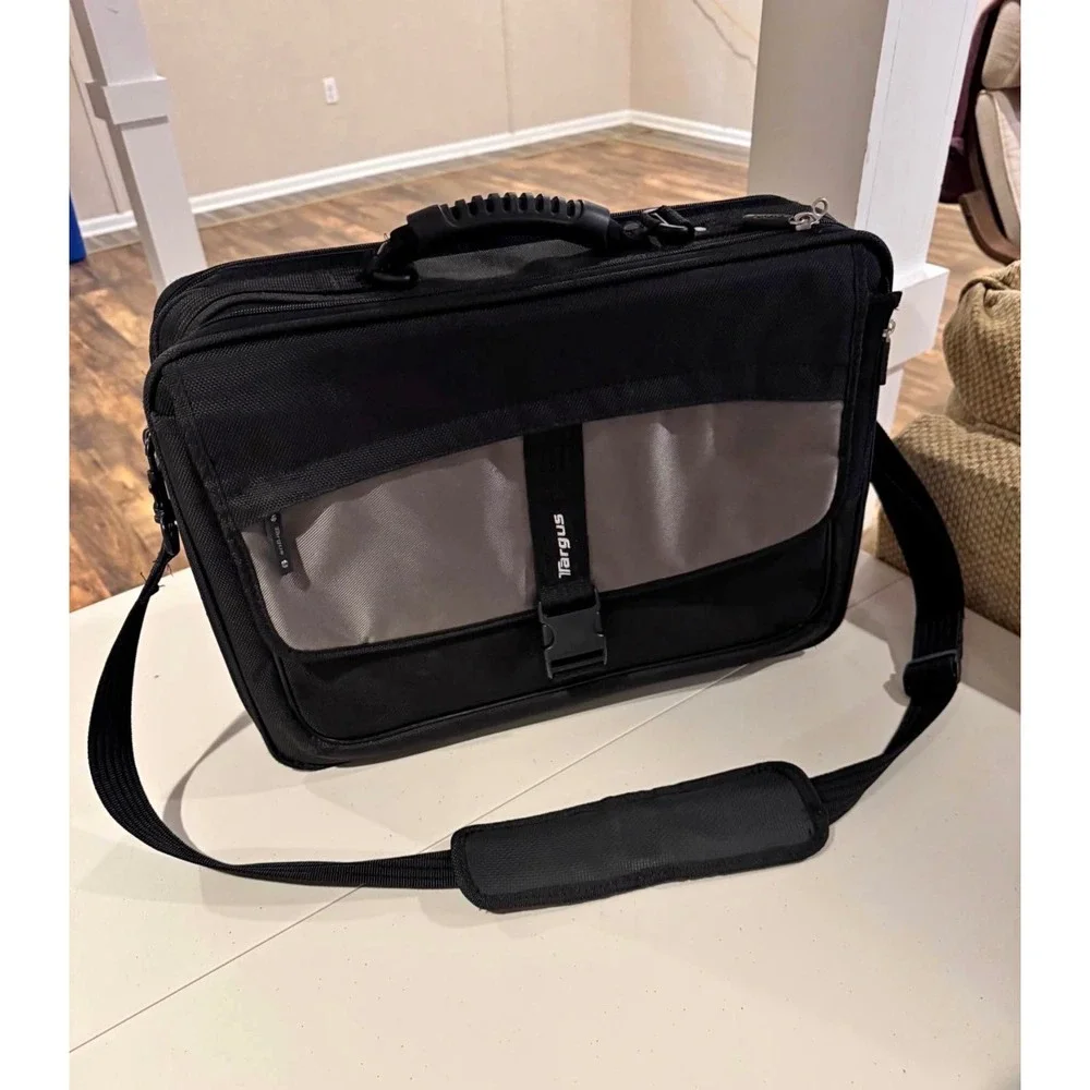 Targus brief case computer 19 x 13 1/2 x 5 1/4 w/ Strap pockets briefcase